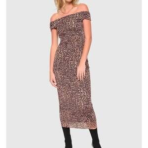 NEW LARISSA LODEN animal print off the shoulder dress in leopard